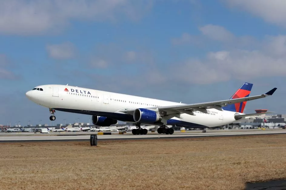 Delta A330 300 jpeg -