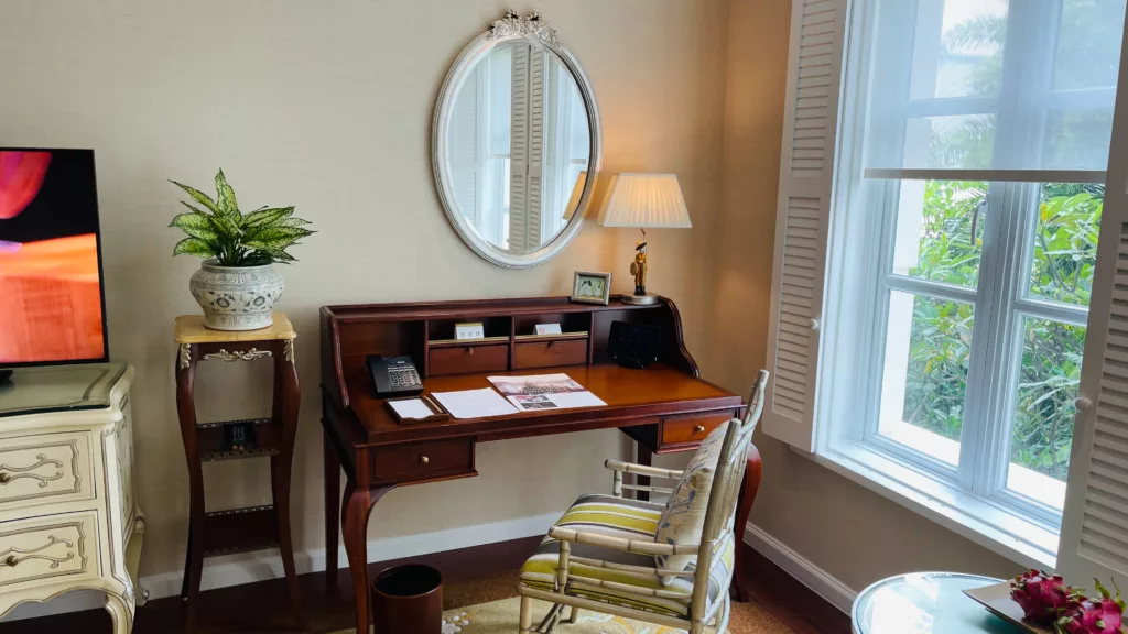 Review: A Quick Stay at the Park Hyatt Saigon, Ho Chi Minh City 20 Park Hyatt Saigon desk