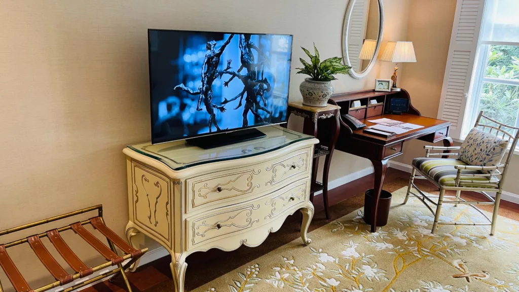 Park Hyatt Saigon tv and desk