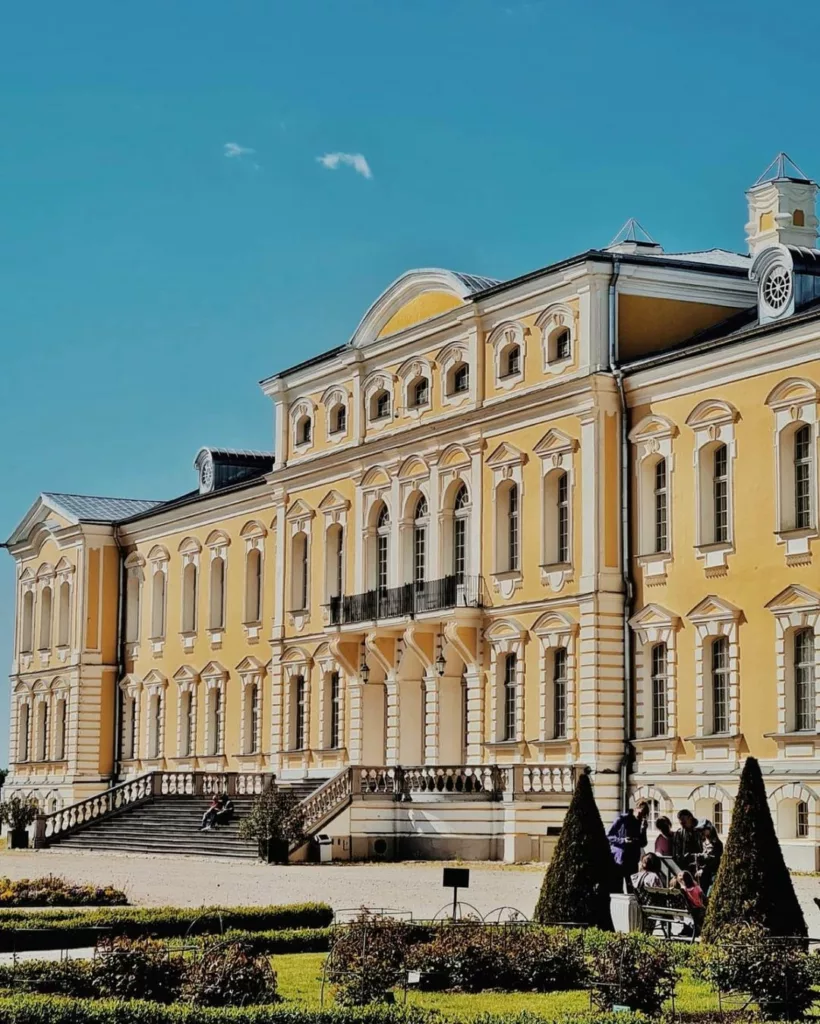 Rundale Palace 1 - Latvia,latvian women