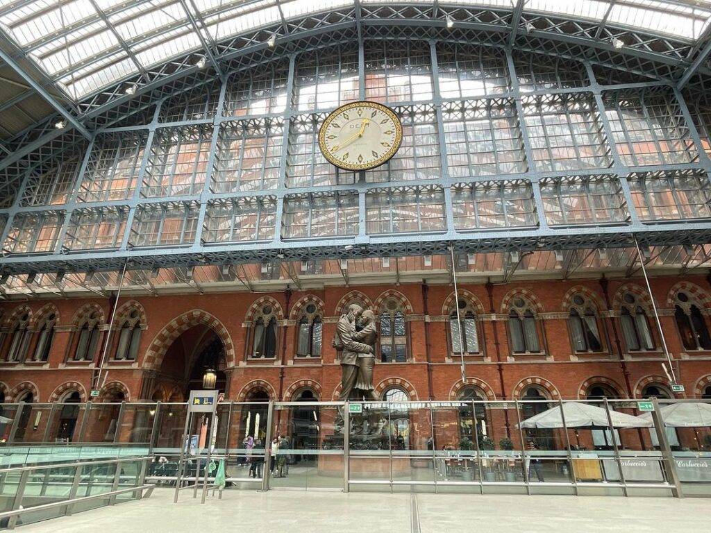 St Pancras London - best photo spots in London