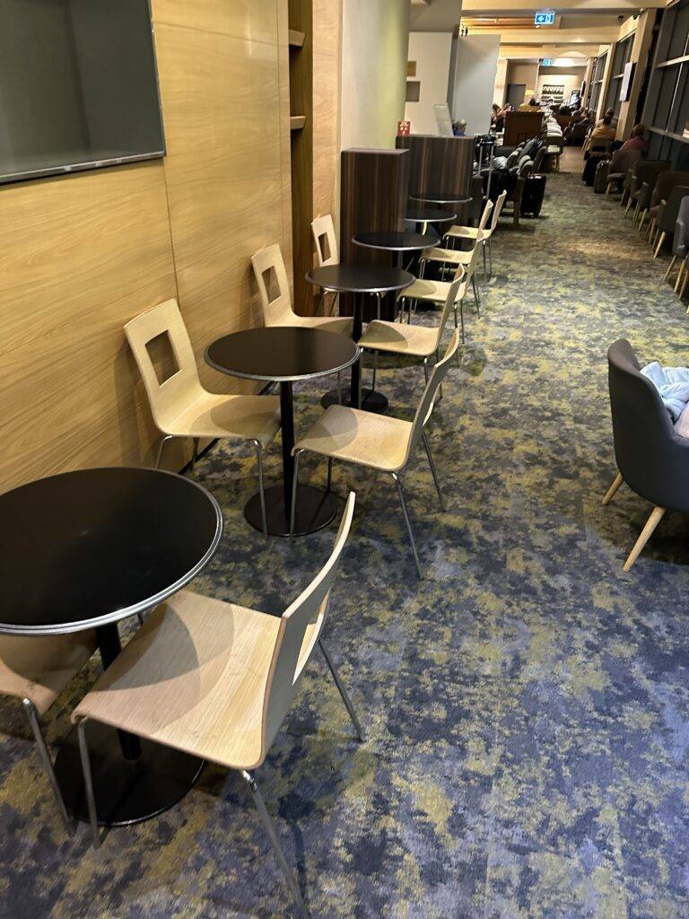 Dan Lounge Ben Gurion seating